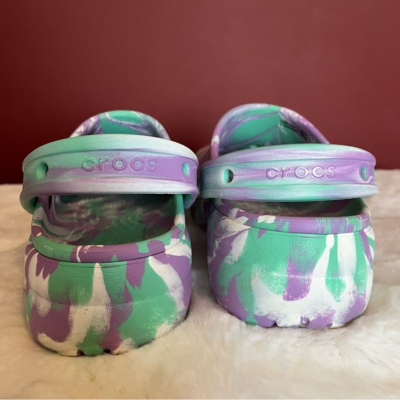 CROCS women’s classic platform marbled clogs shoes, size 8, green & purple - Picture 4 of 9